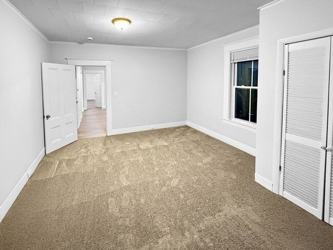 Building Photo - 264 Middlesex Rd