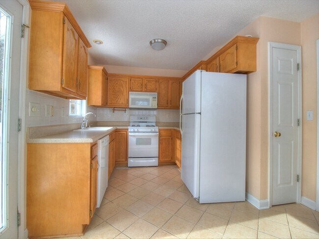 Building Photo - 940 Winterside Ln