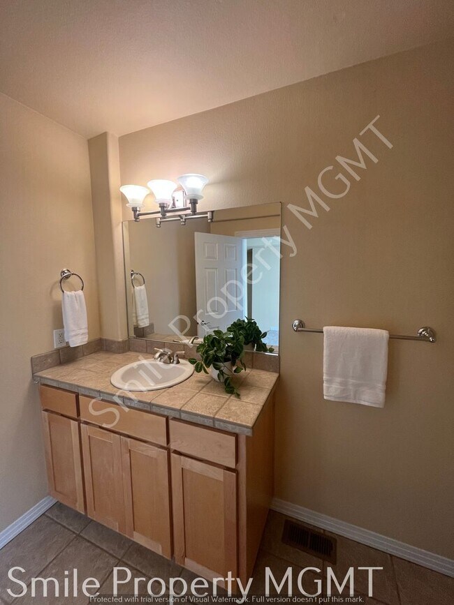 Building Photo - single house