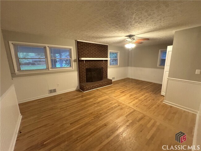 Building Photo - 108 White St