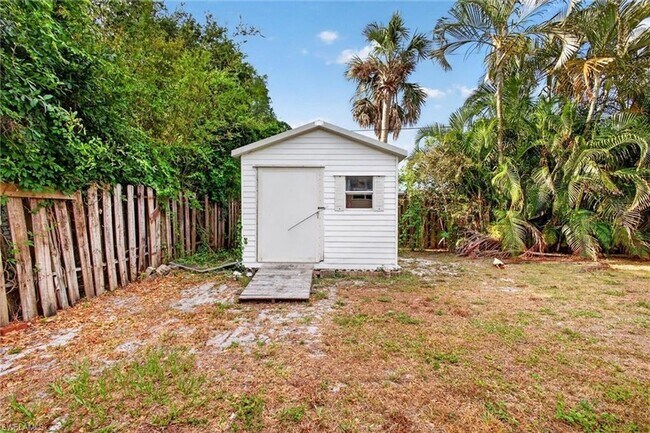 Building Photo - 1420 Maravilla Ave