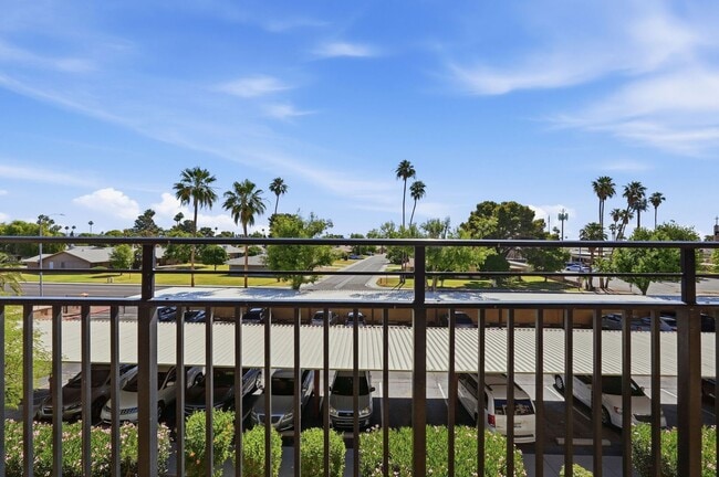 Building Photo - 10330 W Thunderbird Blvd
