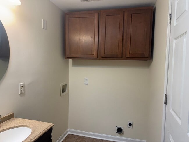 Building Photo - Newly remodeled brick home in New Bern