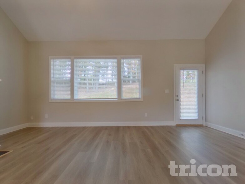 Building Photo - 319 Arbor Cir