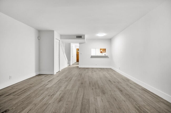 Building Photo - Charming 2BR Townhome with Private Patio – Ready for You!