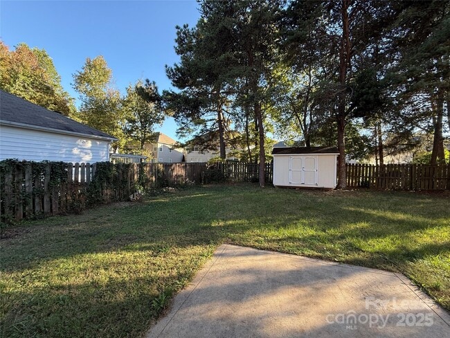 Building Photo - 111 Foxtail Dr