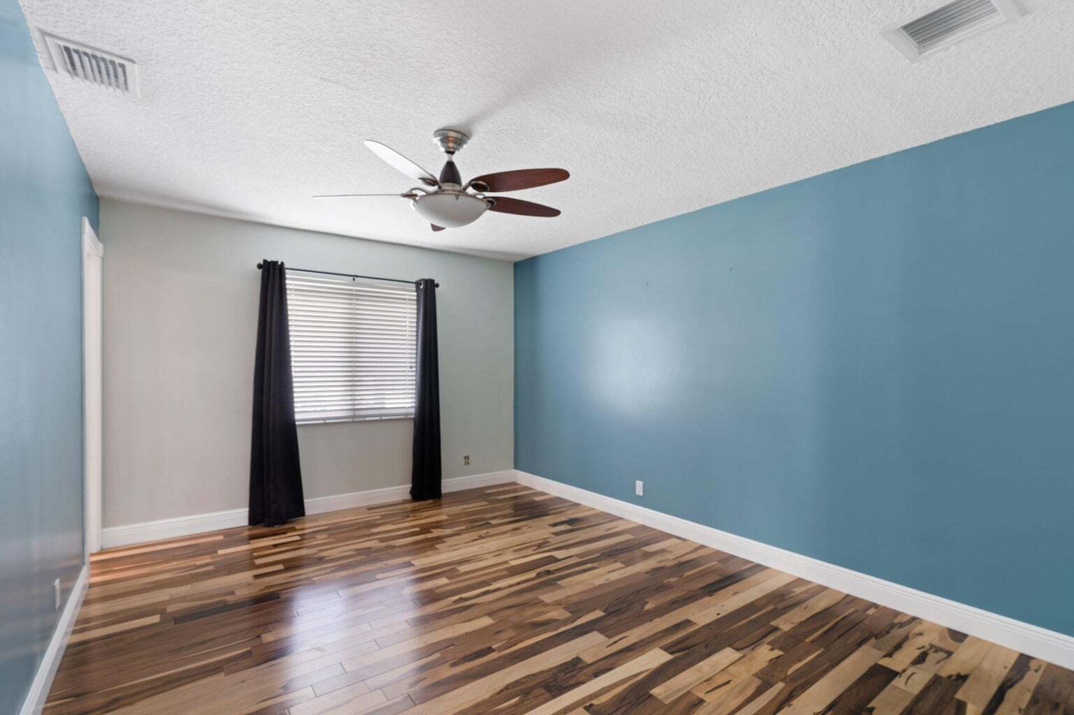 Building Photo - 2996 Cardinal Dr