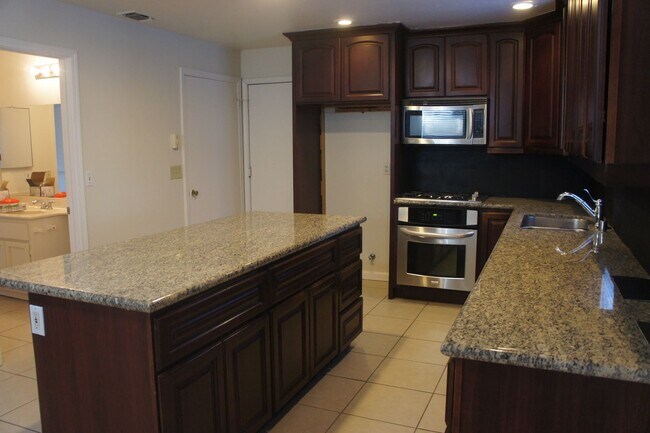 Building Photo - Lots of room