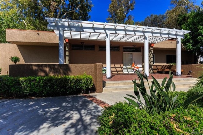 Primary Photo - 10331 Lindley Ave