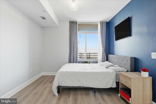 Building Photo - 3600 S Glebe Rd