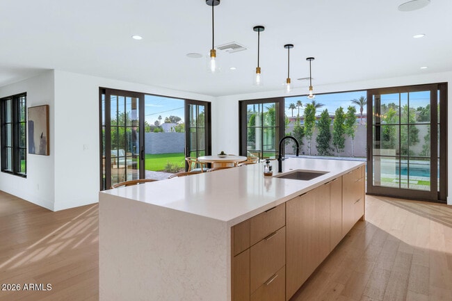 Building Photo - 6039 E Calle Camelia