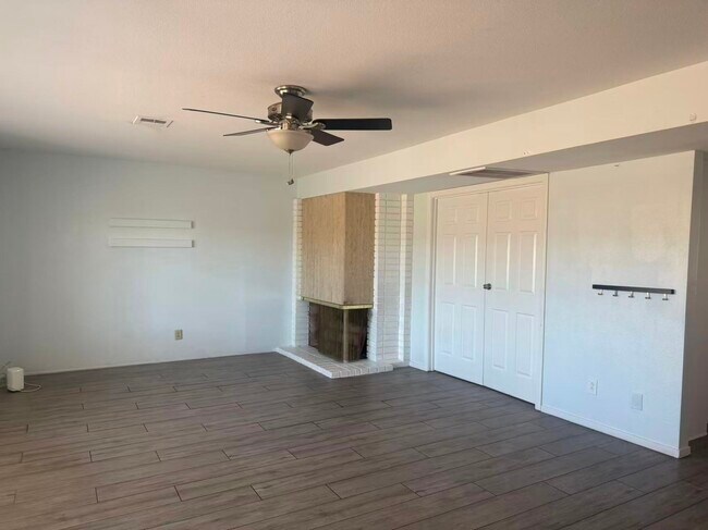 Building Photo - 1662 Shadow Mountain Pl