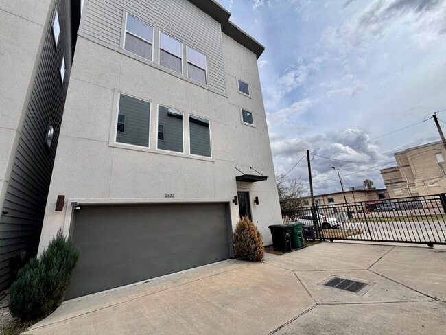 Building Photo - 2632 Bastrop St