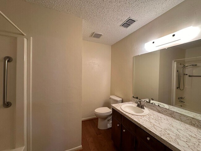 Building Photo - Coming Soon! 3 Bedroom 2 Bath in Whitehous...
