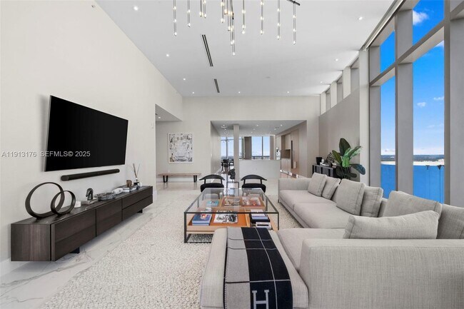 Building Photo - 15701 Collins Ave