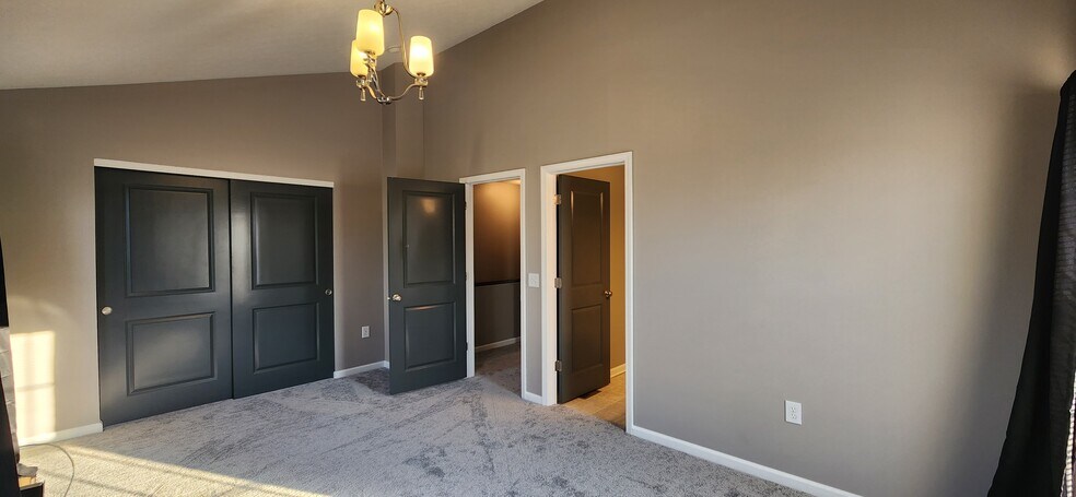 Building Photo - 5637 Crystal Falls St