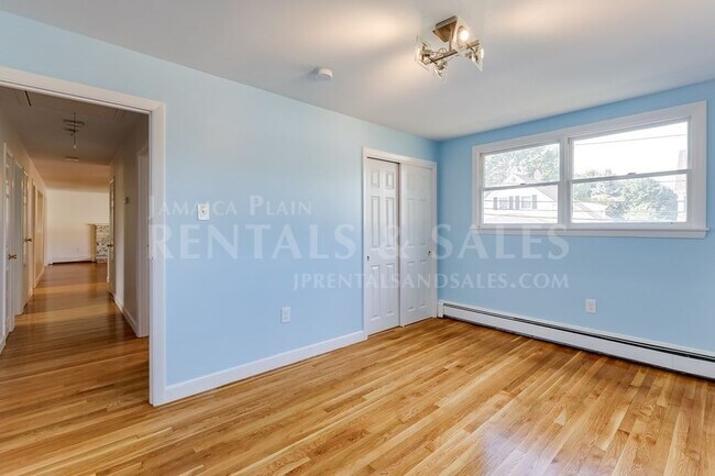 Building Photo - 19 Norton St