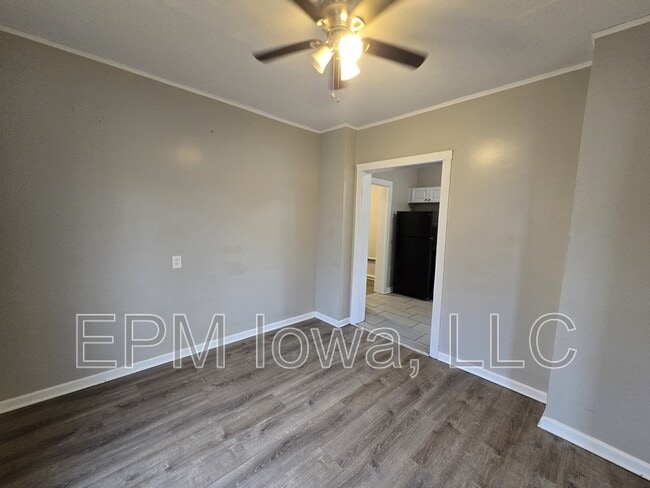 Building Photo - 214 Edwards St