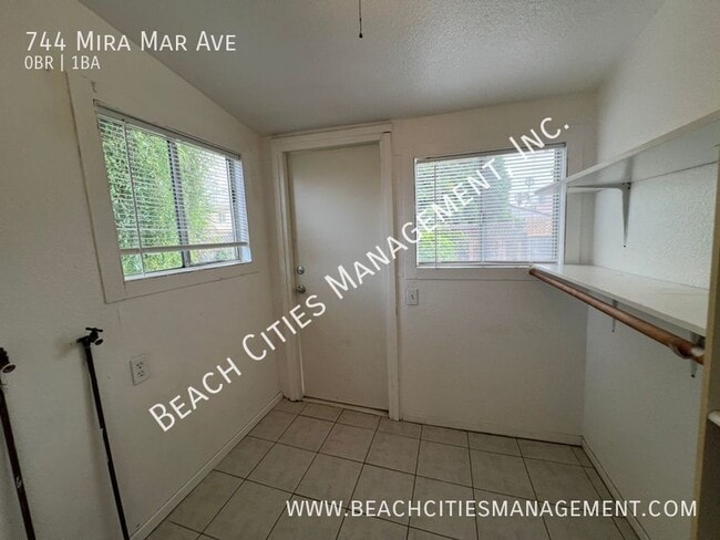 Building Photo - 744 Mira Mar Ave