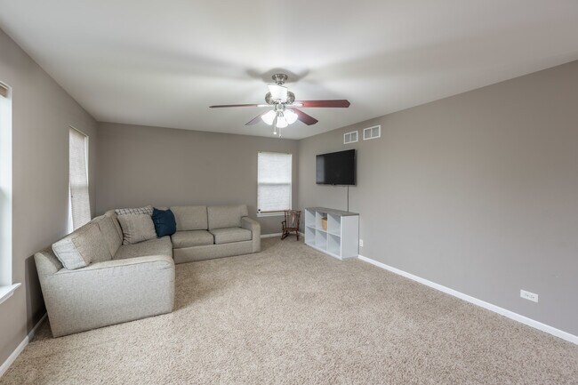Building Photo - 4333 Schofield Dr
