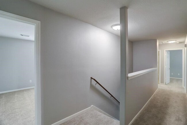 Building Photo - 15530 Hickory Dale St