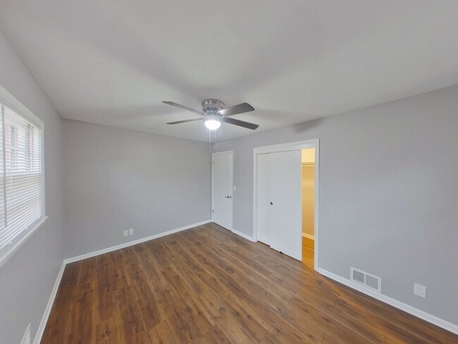 Building Photo - 3534 W 11th St N