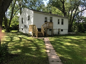 Building Photo - 1724 W Beach Rd