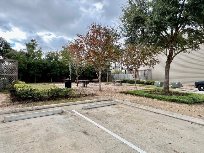 Building Photo - 10916 Cannes Memorial Dr