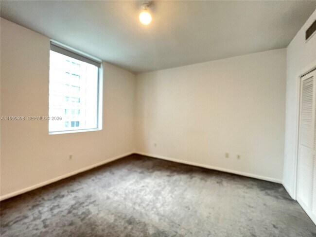 Building Photo - 1060 Brickell Ave