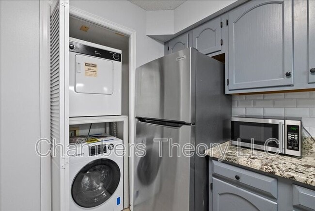 Building Photo - 1301 N Courthouse Rd