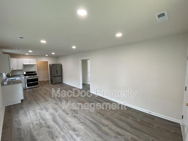 Building Photo - 160 Bend Farm Rd