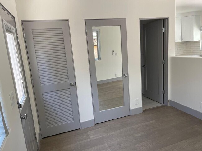 Building Photo - Myrtle St 954