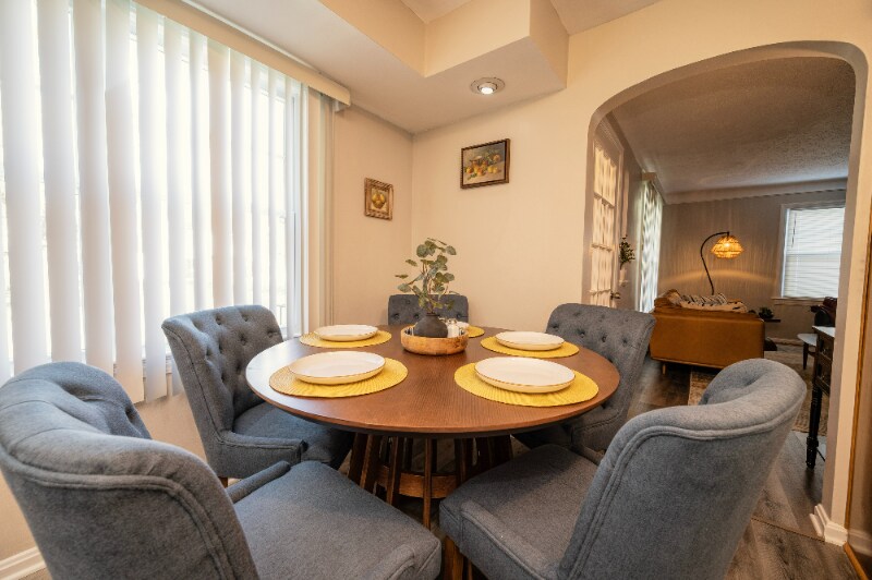 Building Photo - 3722 Bainbridge Rd