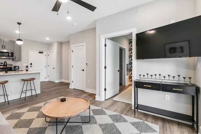 Building Photo - FFH Short Term Rental