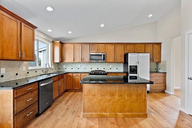 Building Photo - Bright & Spacious 4 Bedroom Home in Yelm f...