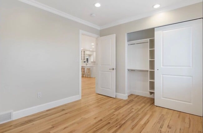 Building Photo - Spacious home for rent -  2.2 miles from t...