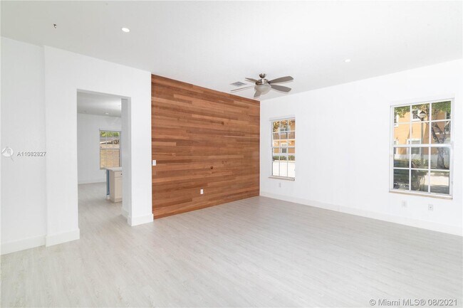 Building Photo - 14711 SW 5th St  1-47 Pembroke Pines Fl 33027