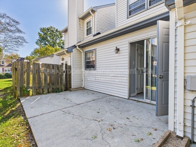 Building Photo - 121 Tidal Dr