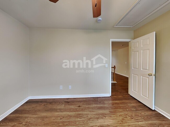 Building Photo - 1007 Vanguard Dr