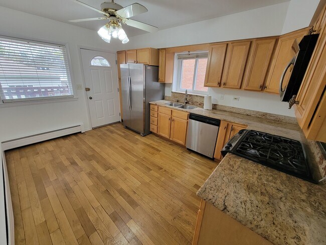 Building Photo - 5809 N Whipple St