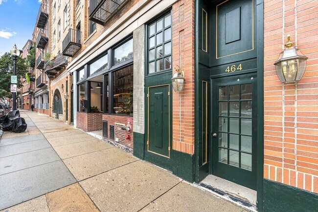 Building Photo - 464 Hanover St