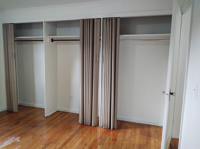 Building Photo - 712 1st St