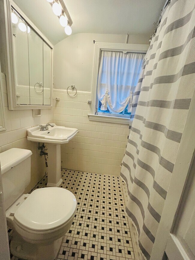 Building Photo - 1679 S Milledge Ave