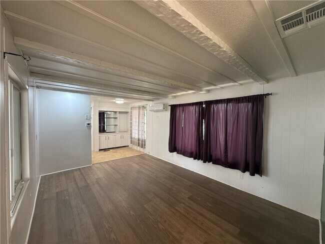 Building Photo - 2915 Thompson Ave