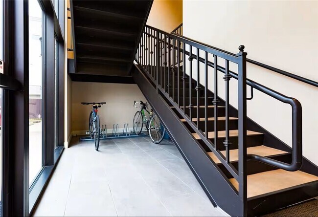 Building Photo - 212 SE A St