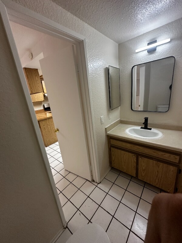 Building Photo - 28985 Calle Del Lago