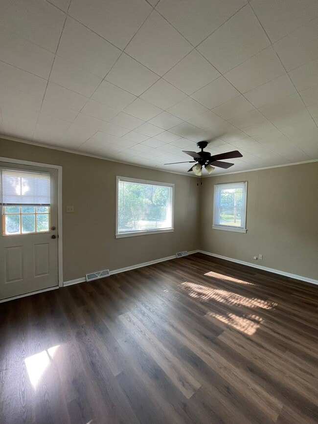 Building Photo - $1050 month/deposit Rare find! Remodeled 3bd Ranch 2 car garage in Savage Addition!