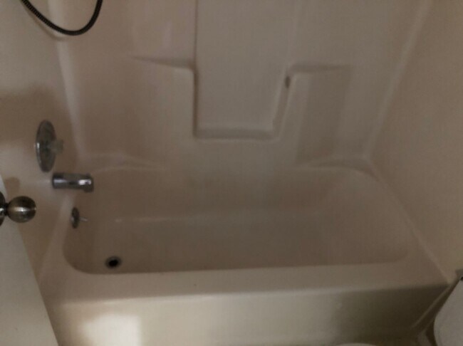 Building Photo - AVAILABLE NOW!