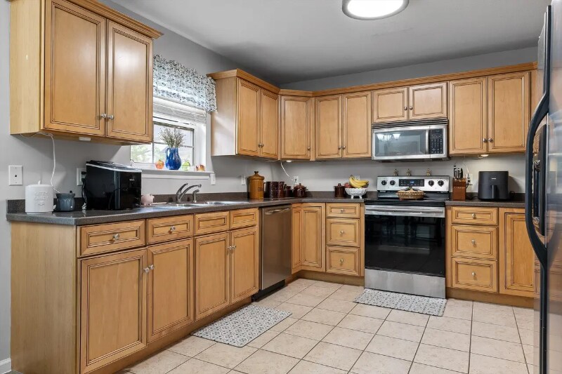 Building Photo - 1871 Clear Brook Ct