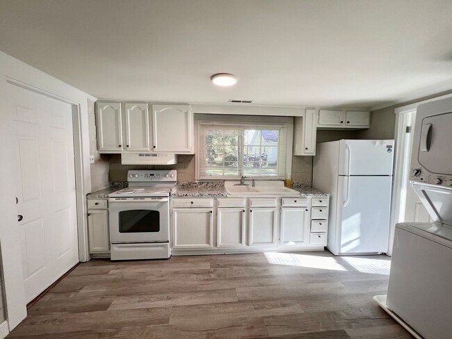 Building Photo - One bedroom, 1 bath house in Mebane